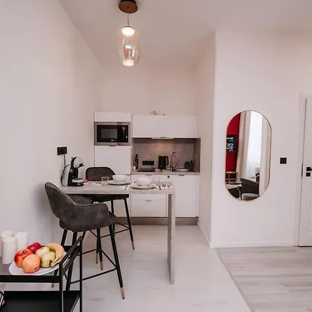 Apartman Stylish Central Retreat With A Vintage Twist *